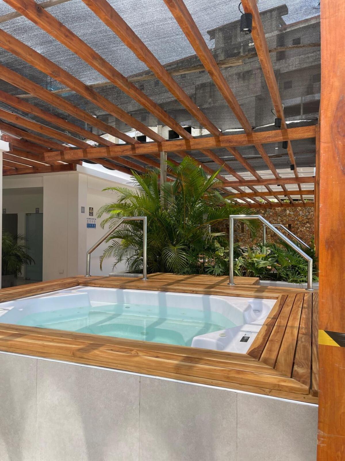 Escape To Baia Kristal With Incredible Views Apartamento Cartagena